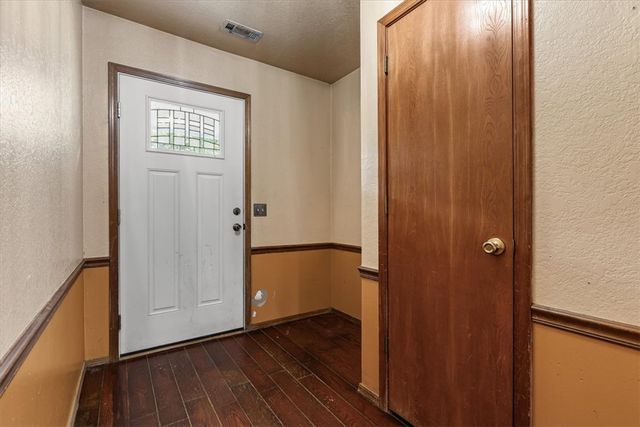 6 Meadowbrook Circle, Bentonville, AR 72712