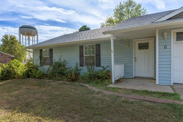 6 Meadowbrook Circle, Bentonville, AR 72712