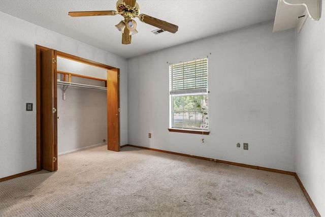 6 Meadowbrook Circle, Bentonville, AR 72712
