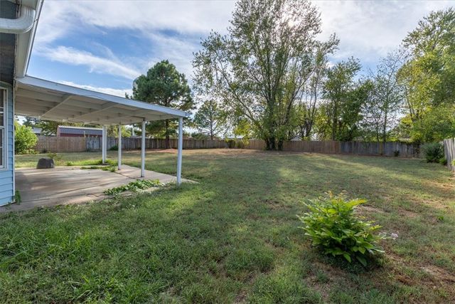 6 Meadowbrook Circle, Bentonville, AR 72712