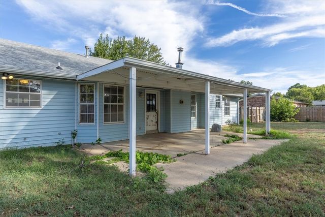 6 Meadowbrook Circle, Bentonville, AR 72712