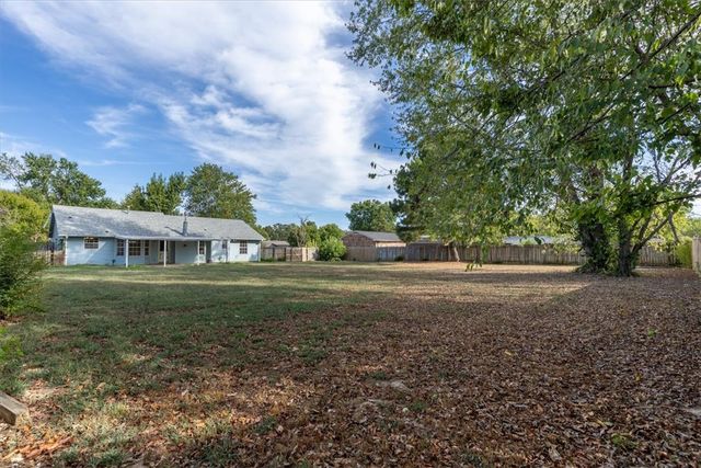 6 Meadowbrook Circle, Bentonville, AR 72712