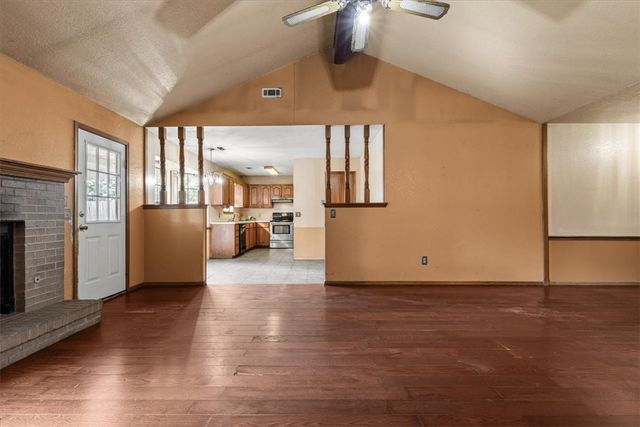 6 Meadowbrook Circle, Bentonville, AR 72712