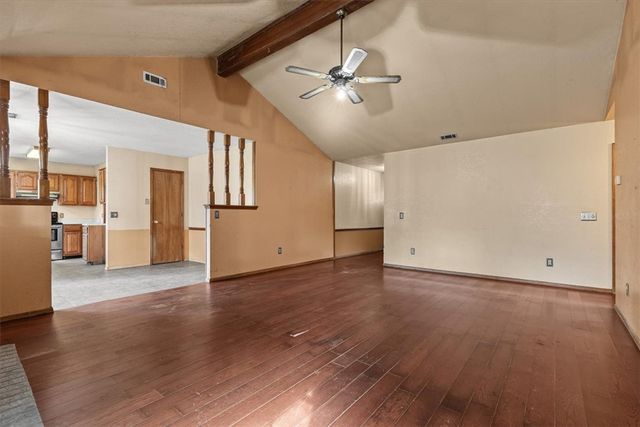6 Meadowbrook Circle, Bentonville, AR 72712