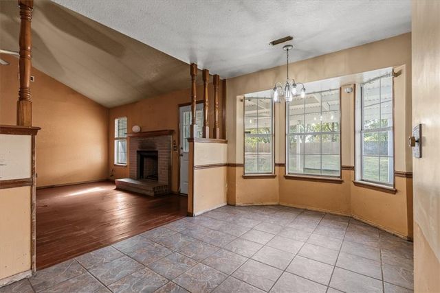 6 Meadowbrook Circle, Bentonville, AR 72712