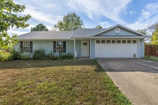 6 Meadowbrook Circle, Bentonville, AR 72712