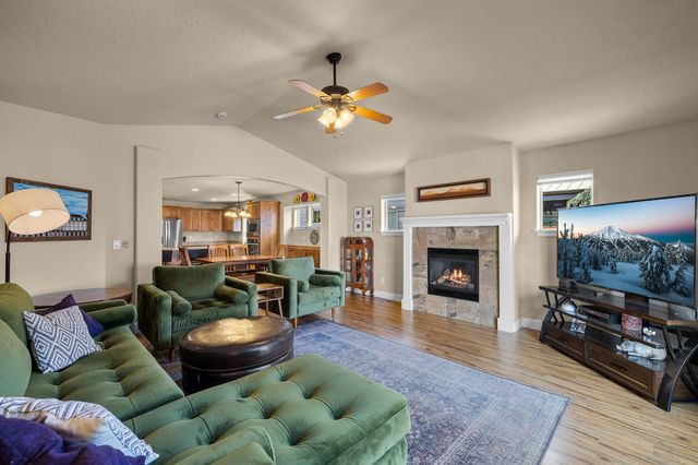 21138 Kayla Court, Bend, OR 97702