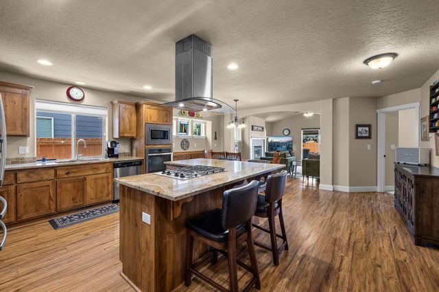 21138 Kayla Court, Bend, OR 97702