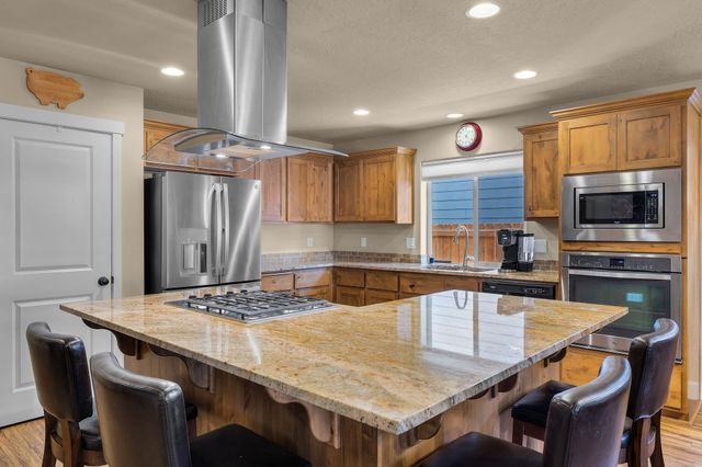 21138 Kayla Court, Bend, OR 97702