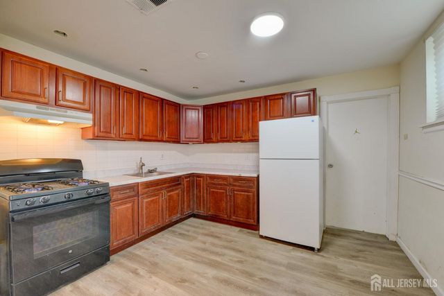 382 College Drive, Edison, NJ 08817