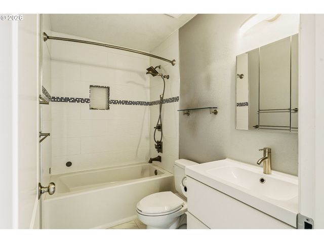 14121 Sw NORTHVIEW Dr, Portland, OR 97223