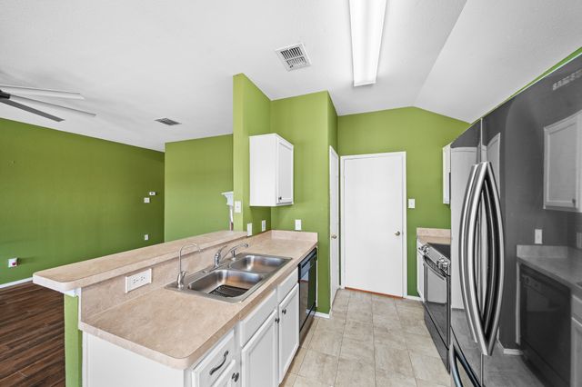 10304 Oldham Court, Fort Worth, TX 76140