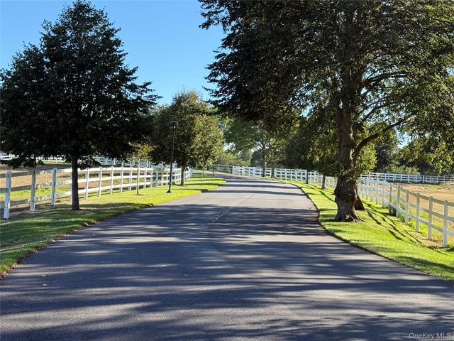 41 Pameeches Path, East Moriches, NY 11940