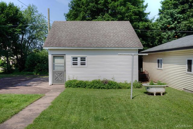 213 S Mansfield Street, Ironwood, MI 49938