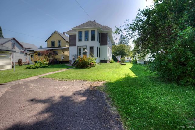 213 S Mansfield Street, Ironwood, MI 49938