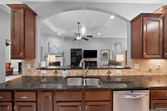 721 Gallagher Dr, Canyon Lake, TX 78133