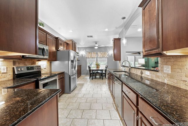 721 Gallagher Dr, Canyon Lake, TX 78133