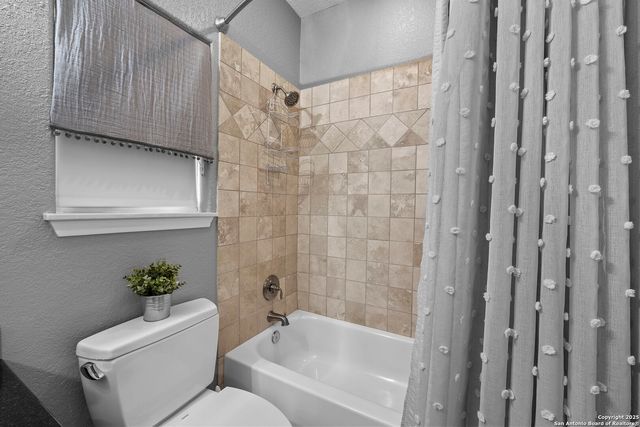 721 Gallagher Dr, Canyon Lake, TX 78133