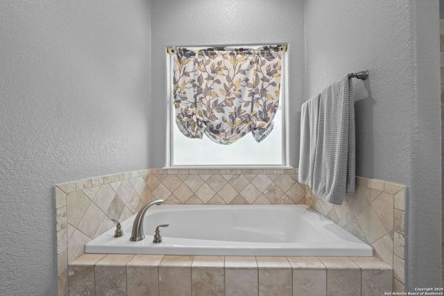 721 Gallagher Dr, Canyon Lake, TX 78133