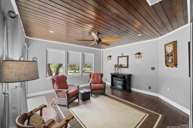 721 Gallagher Dr, Canyon Lake, TX 78133