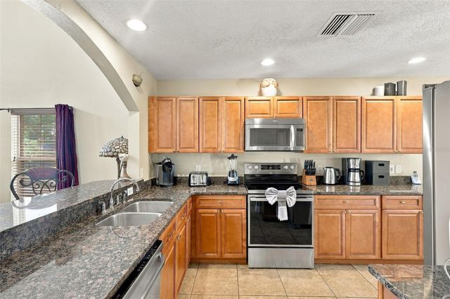 963 LAKE BERKLEY DRIVE, Kissimmee, FL 34746