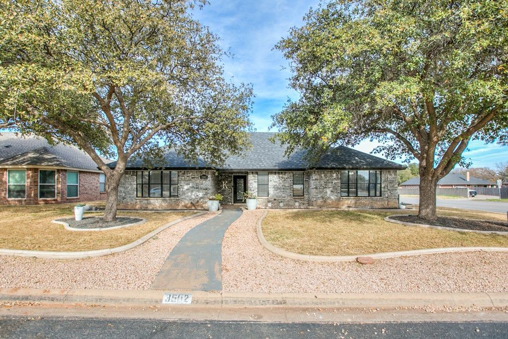 Image 2 of property listing at 3502 Ridgecrest Lane, San Angelo, TX 76904