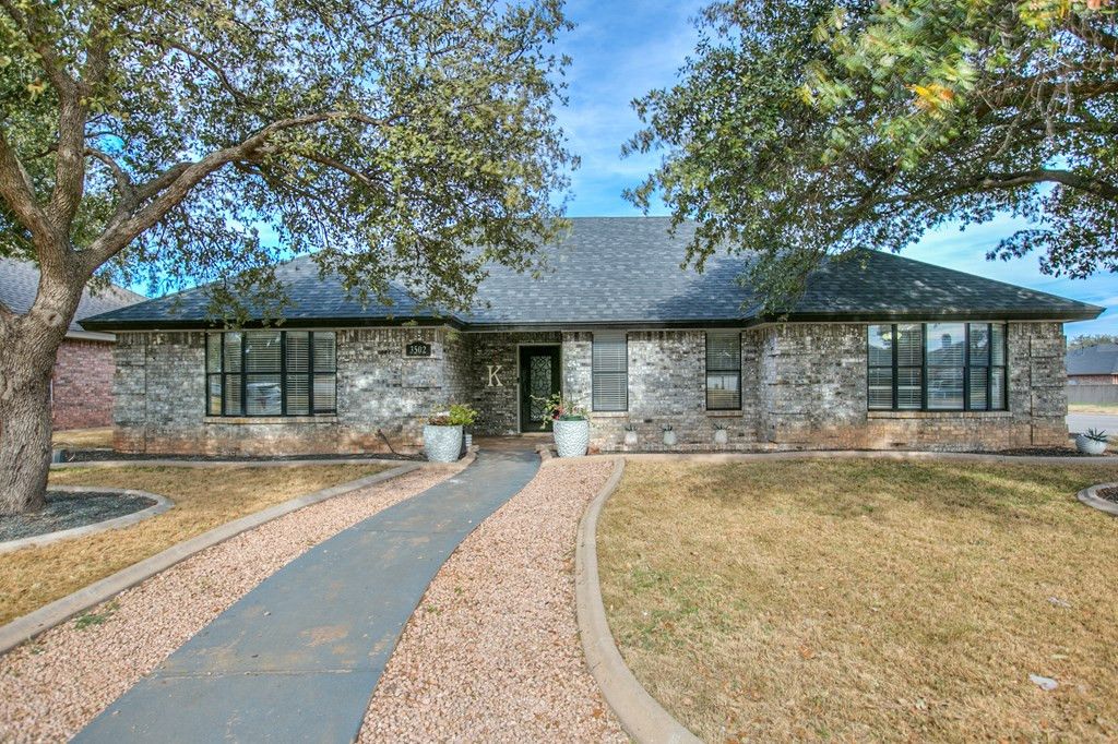 Image 3 of property listing at 3502 Ridgecrest Lane, San Angelo, TX 76904