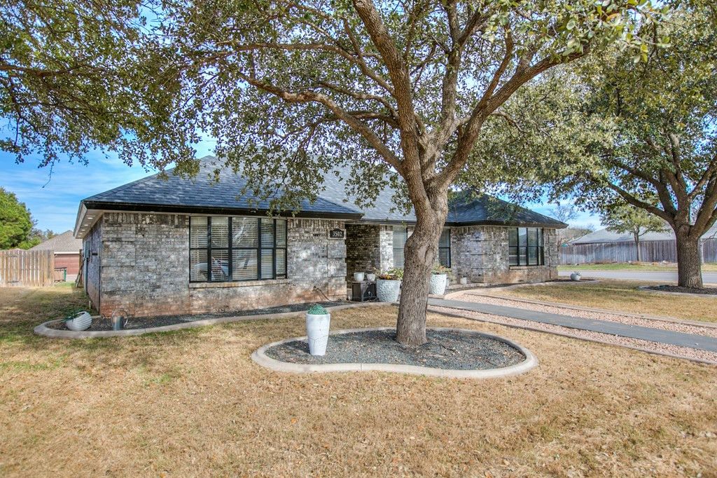 Image 4 of property listing at 3502 Ridgecrest Lane, San Angelo, TX 76904