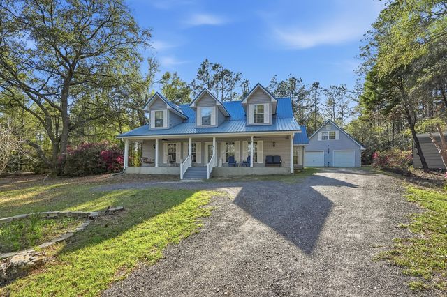 675 Spring Lake Road, Defuniak Springs, FL 32433