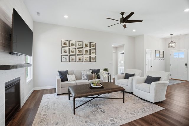 4507 STONE MOUNTAIN PKY, Columbia, MO 65201