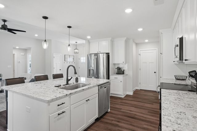 4507 STONE MOUNTAIN PKY, Columbia, MO 65201