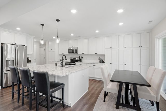 4507 STONE MOUNTAIN PKY, Columbia, MO 65201