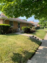 1045 Eclipse Place, South Bend, IN 46628