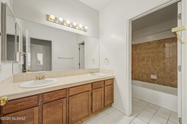 9815 N High Meadow Trail, Tucson, AZ 85742