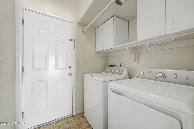 9815 N High Meadow Trail, Tucson, AZ 85742