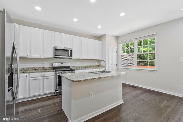 21491 SOUTHERN MAGNOLIA SQ, Sterling, VA 20164