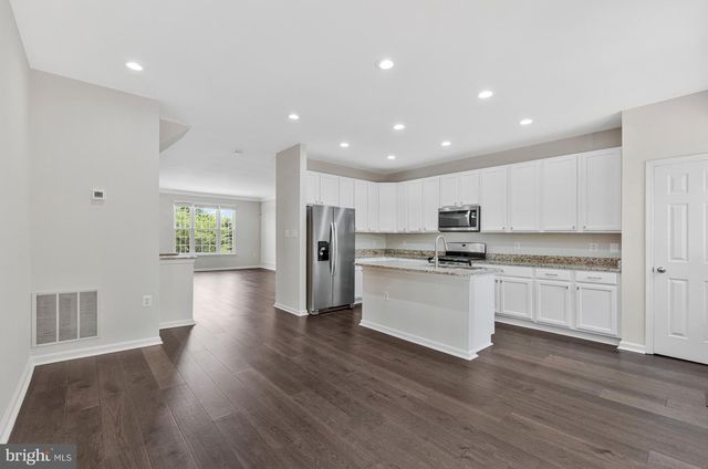 21491 SOUTHERN MAGNOLIA SQ, Sterling, VA 20164