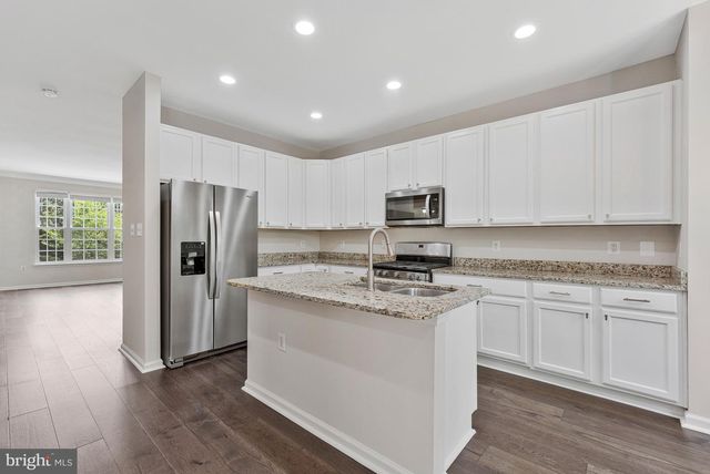 21491 SOUTHERN MAGNOLIA SQ, Sterling, VA 20164