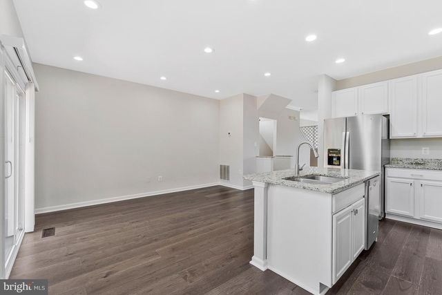 21491 SOUTHERN MAGNOLIA SQ, Sterling, VA 20164