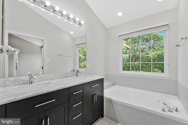 21491 SOUTHERN MAGNOLIA SQ, Sterling, VA 20164