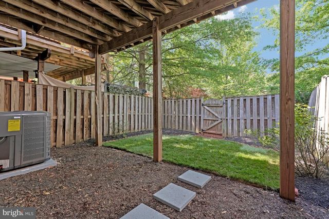 21491 SOUTHERN MAGNOLIA SQ, Sterling, VA 20164