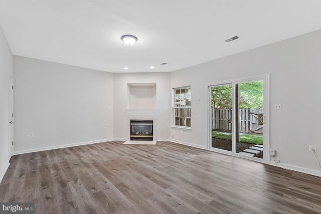 21491 SOUTHERN MAGNOLIA SQ, Sterling, VA 20164