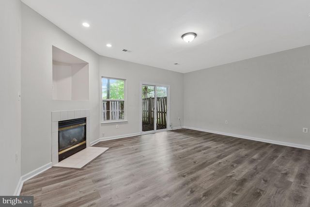 21491 SOUTHERN MAGNOLIA SQ, Sterling, VA 20164
