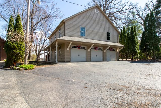 25289 White Owl Lane, Hudson, IL 61748