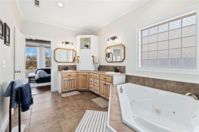 6260 W Grays Gap Road, Fayetteville, AR 72704