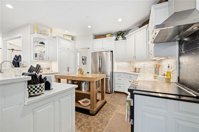 6260 W Grays Gap Road, Fayetteville, AR 72704