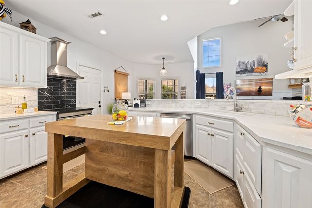 6260 W Grays Gap Road, Fayetteville, AR 72704