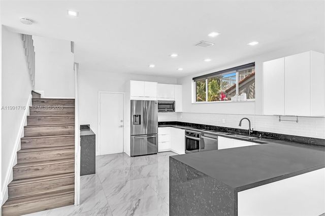 3085 N 36th Ave, Hollywood, FL 33021