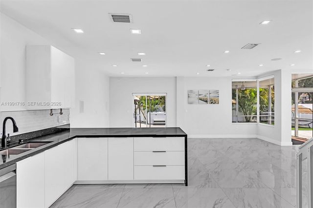 3085 N 36th Ave, Hollywood, FL 33021