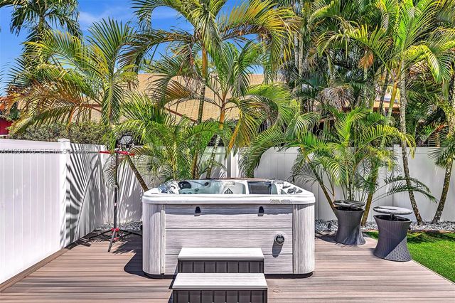 3085 N 36th Ave, Hollywood, FL 33021